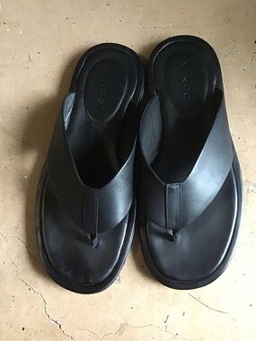 VINCE Dali Leather Thong Sandals